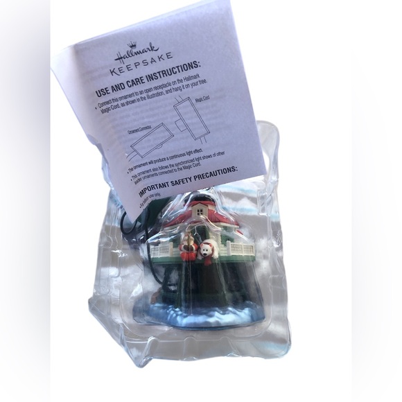 2014 Hallmark Keepsake Christmas Lighthouse Ornament #3 in Series Tracy Larsen - Picture 9 of 15